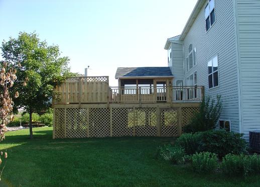 Large Cedar deck With Screened Room Crystal Lake Il