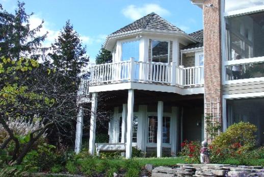 Trex Deck and Railing Lake in the Hills