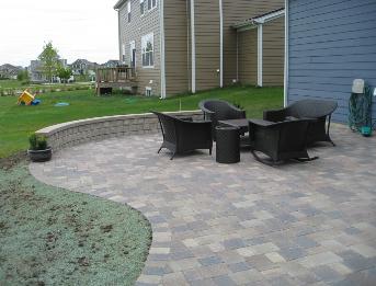 Paver Patio and seatwall Elgin